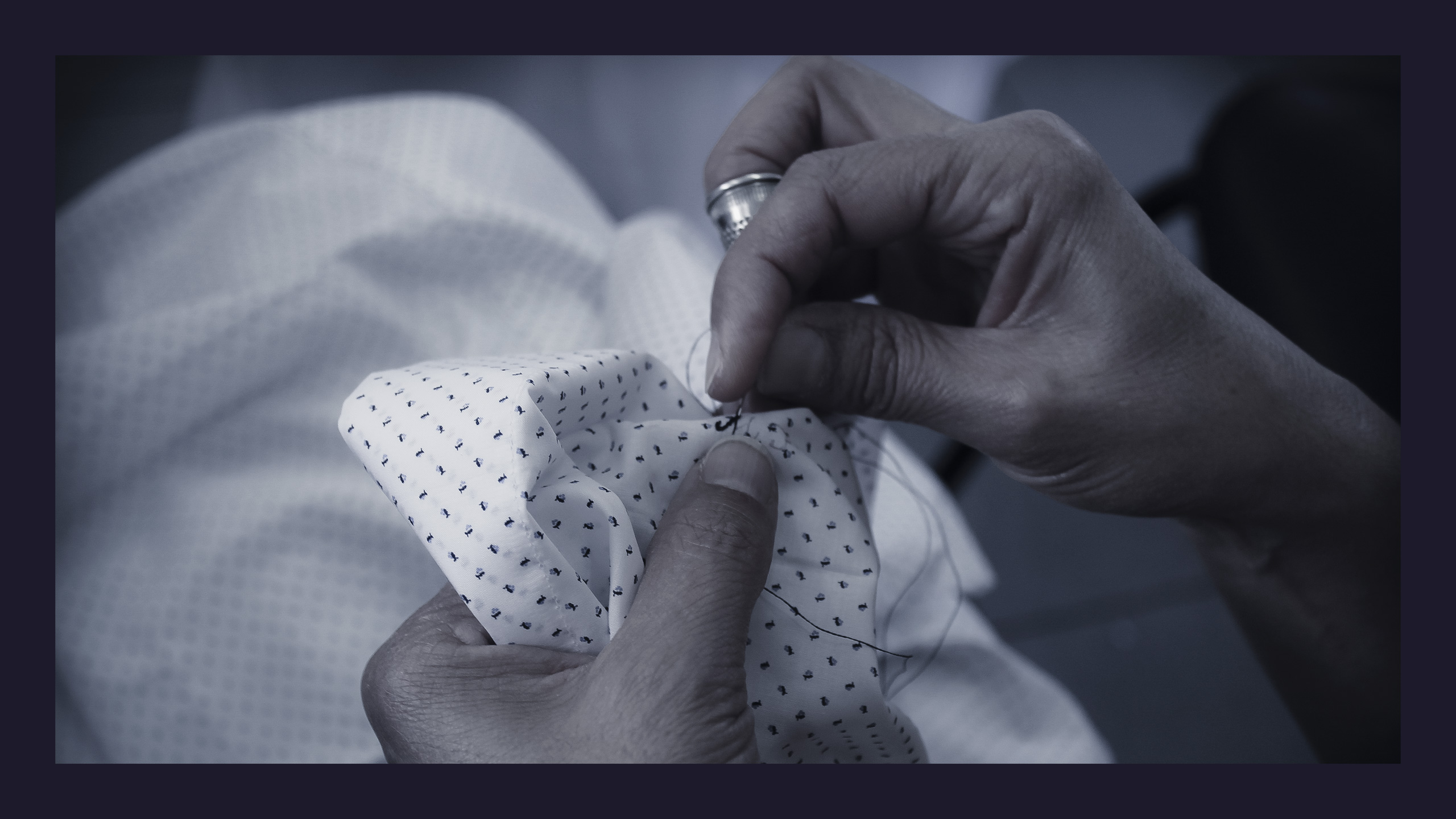 Gesti d'arte - Le cifre, i bottoni, il giro manica... Piccoli particolari di arte manuale che rendono la tua camicia ancora più preziosa.